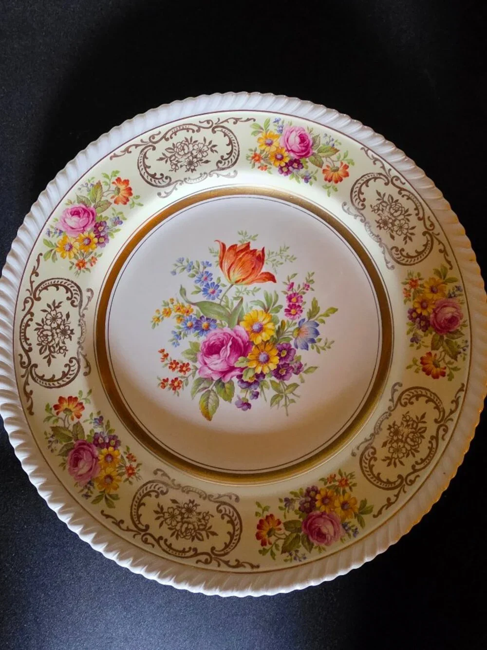 JOHNSON BROS BELFORD OLD ENGLISH~FLOWERS~GOLD~DINNER PLATE